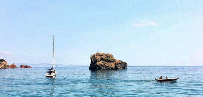 Taş Ada Koyu