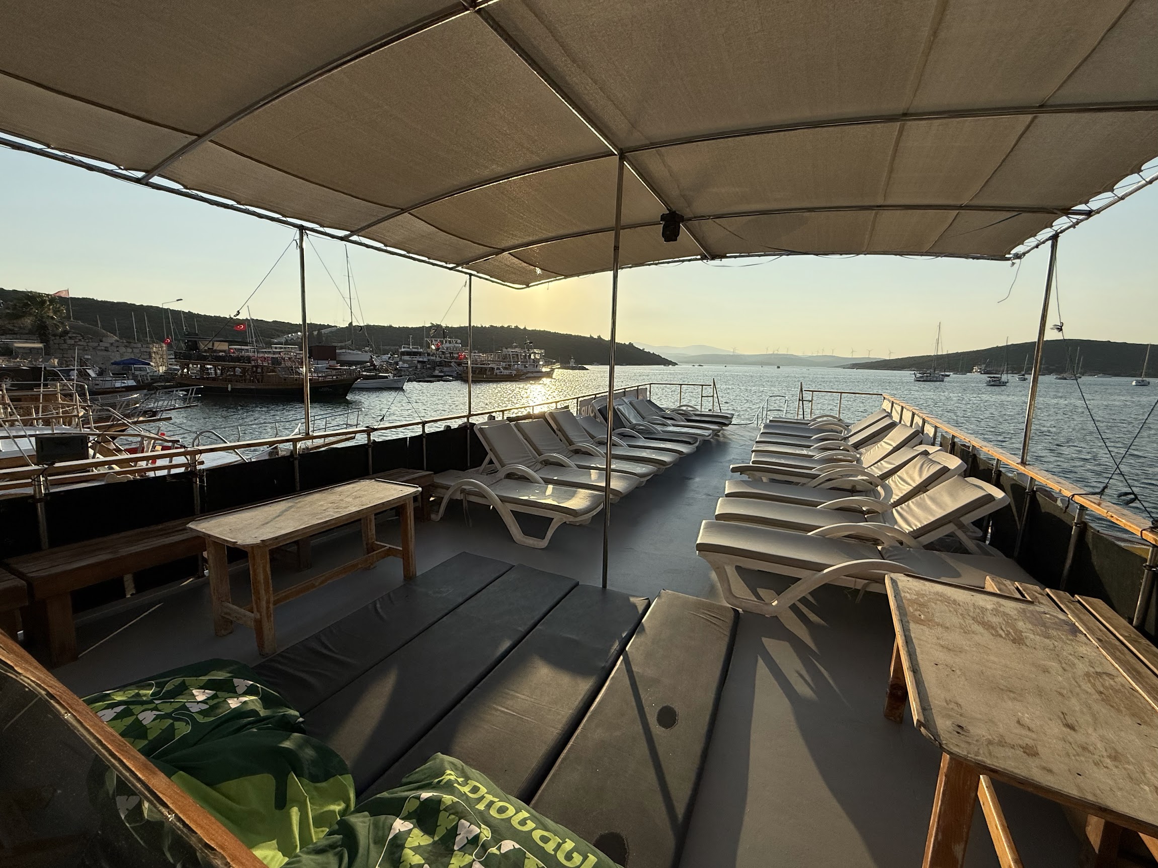 Ada Boat Tour güverte Sığacık